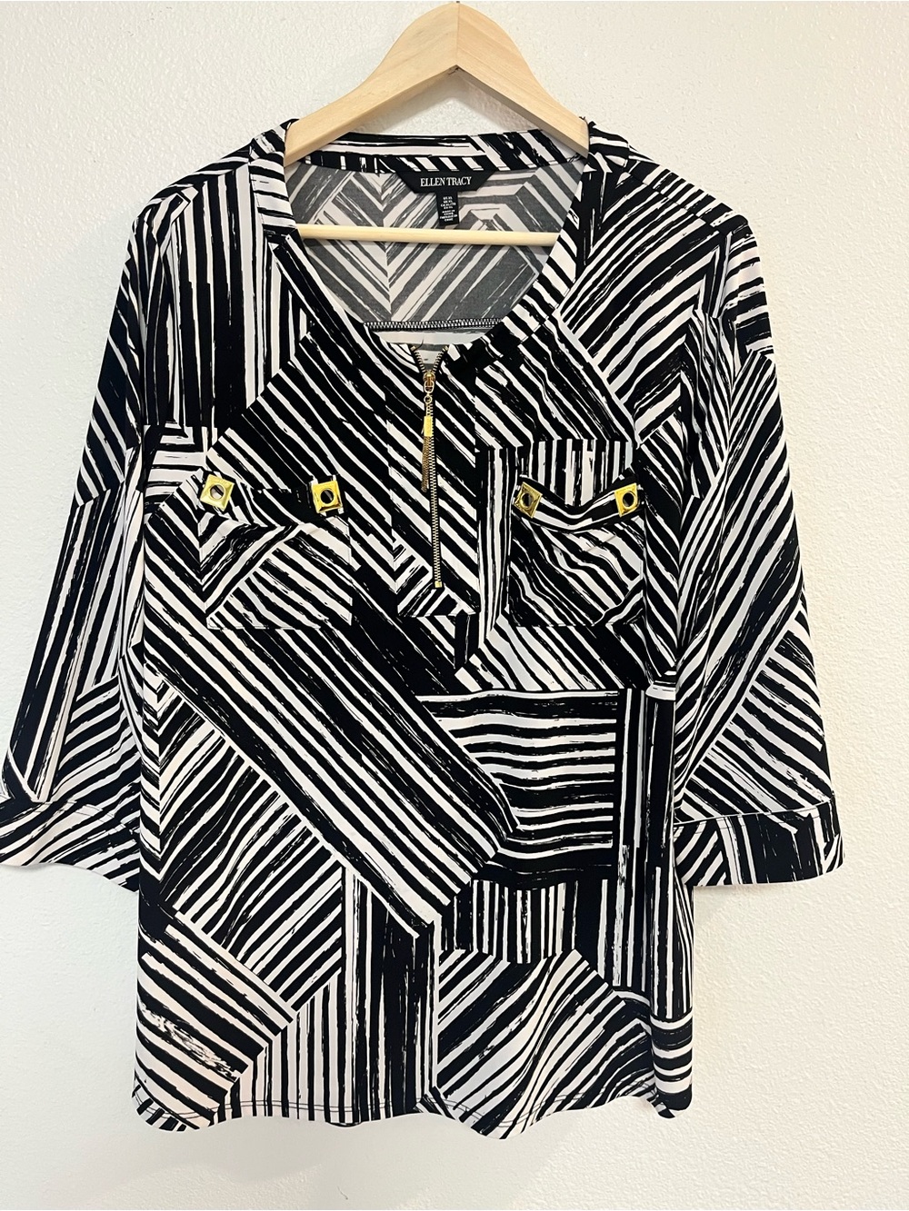 Ellen Tracy Black & White Geometric Zip-Front Top
